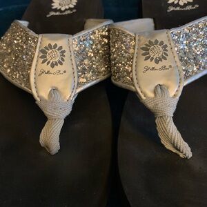 Silver Sequin Sz.8.5 Yellow box flip flops